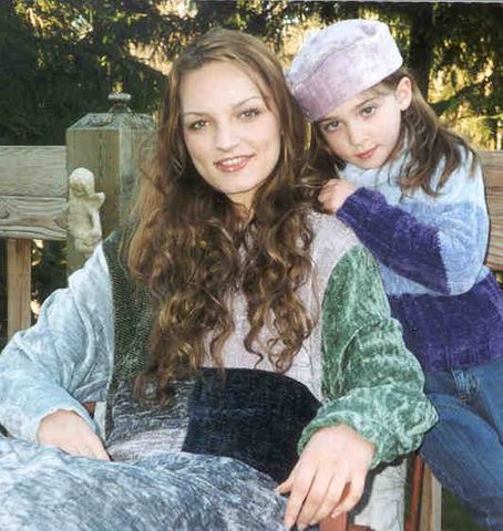 img/Yana_and_Kahte_in_chenille.jpg