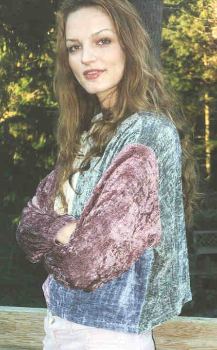 img/Yana_in_chenille_crop_0.jpg