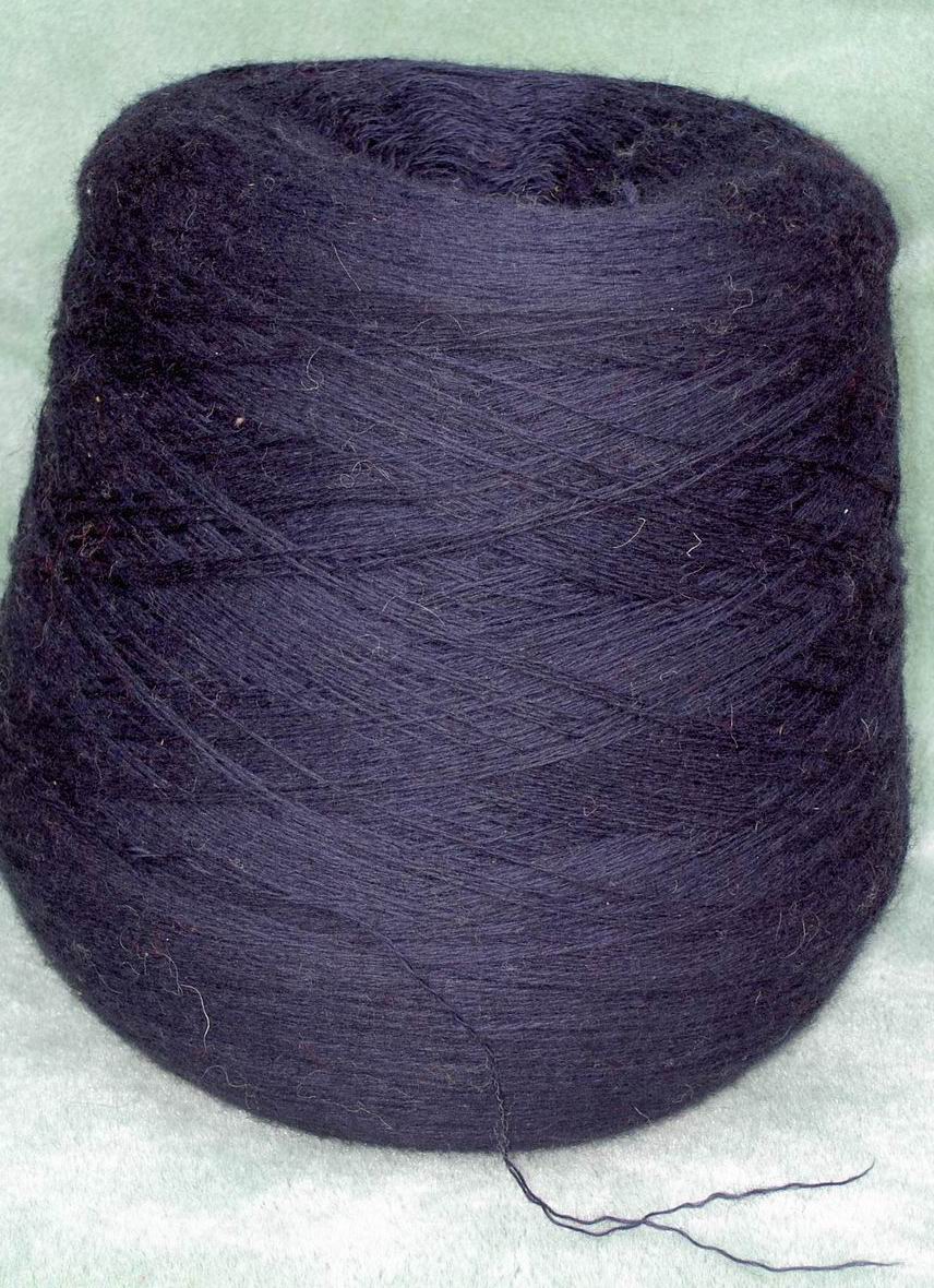 yarns/Plum_wool.jpg